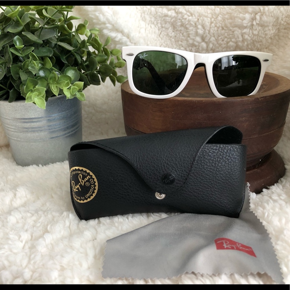 Women’s Ray Ban classics